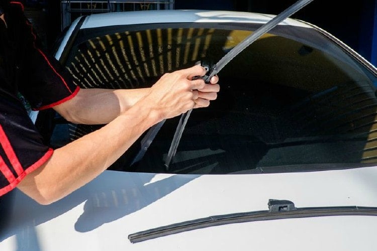 ¿Cuándo hay que cambiar los limpiaparabrisas del coche?