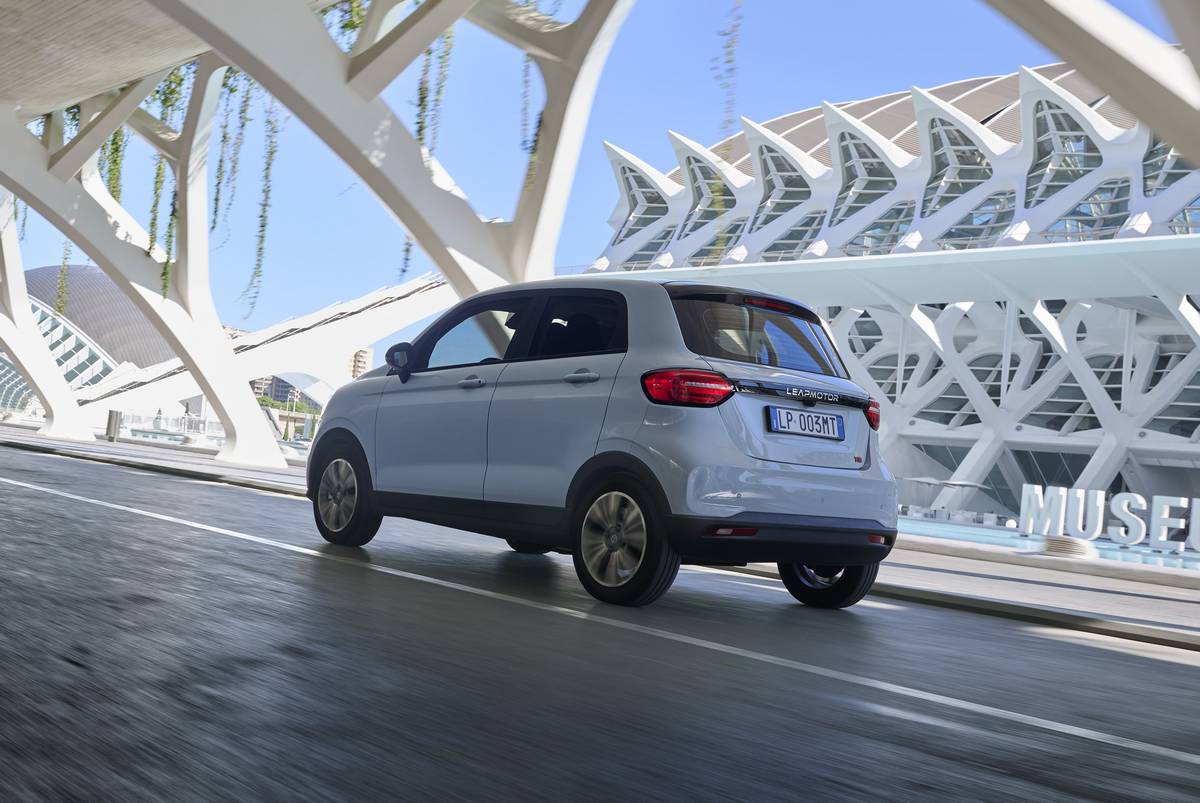 Coches eléctricos por menos de 15.000 euros - Leapmotor_T03